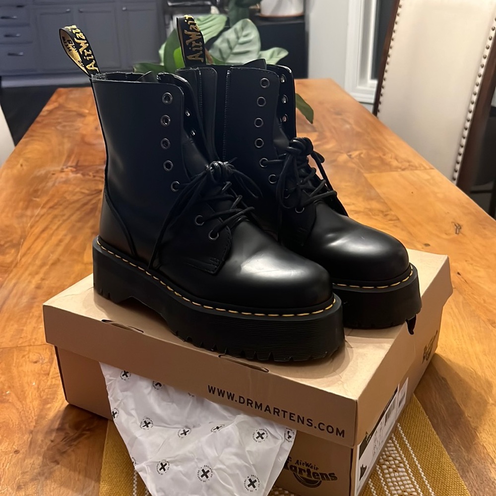 DR. MARTENS Jadon black boots, size 8
